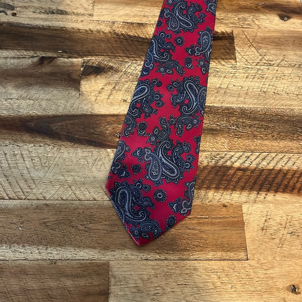 Silk tie